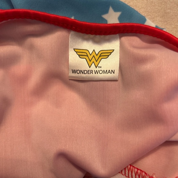 Wonder Woman swimsuit - Picture 5 of 9